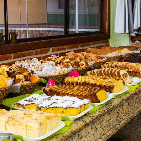 Hotel E Pousada Caroline Фос-ду-Іґуасу Екстер'єр фото