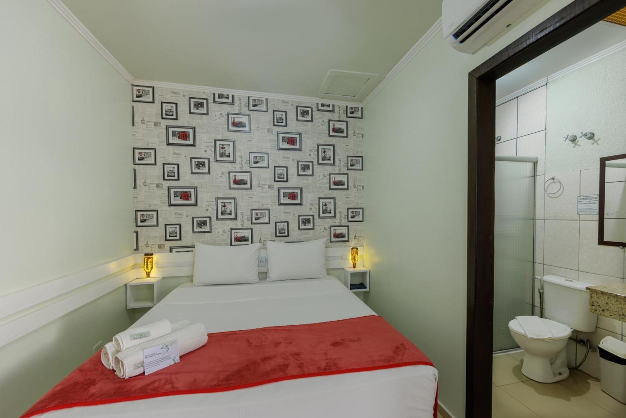 Hotel E Pousada Caroline Фос-ду-Іґуасу Екстер'єр фото