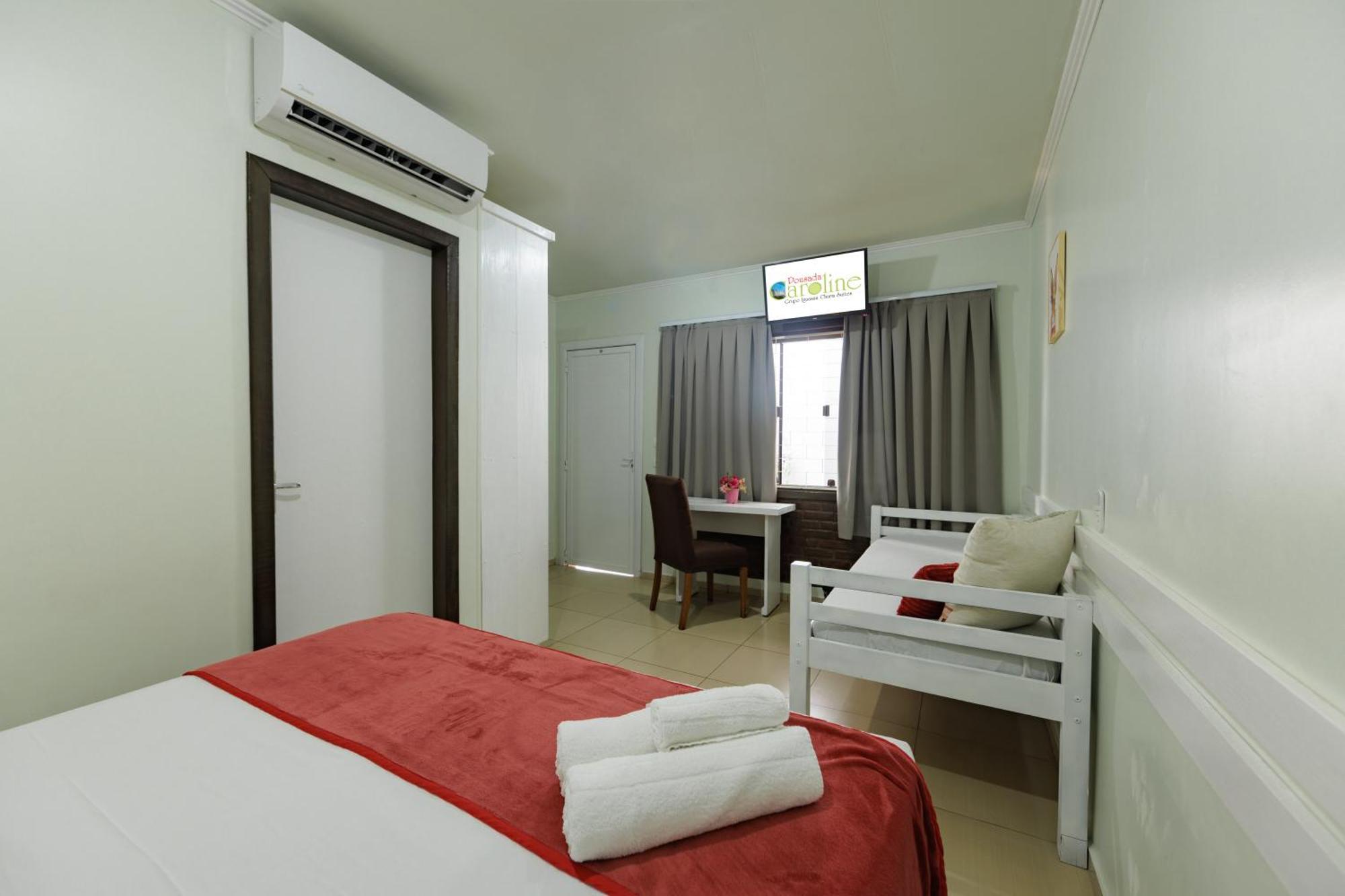 Hotel E Pousada Caroline Фос-ду-Іґуасу Екстер'єр фото