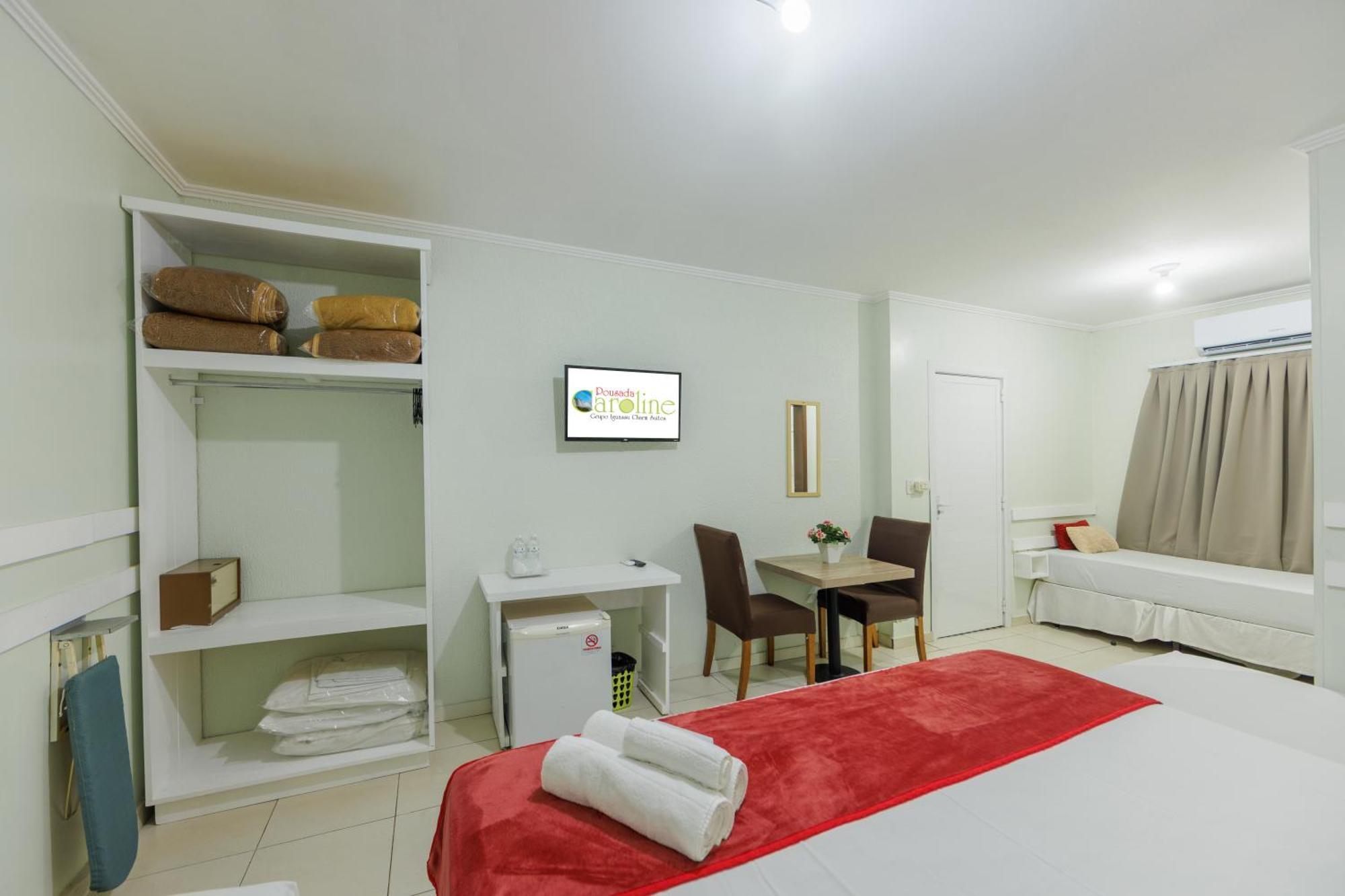 Hotel E Pousada Caroline Фос-ду-Іґуасу Екстер'єр фото