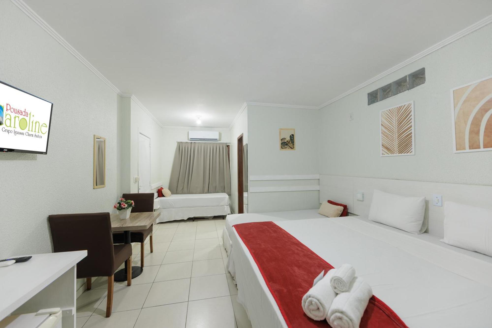 Hotel E Pousada Caroline Фос-ду-Іґуасу Екстер'єр фото