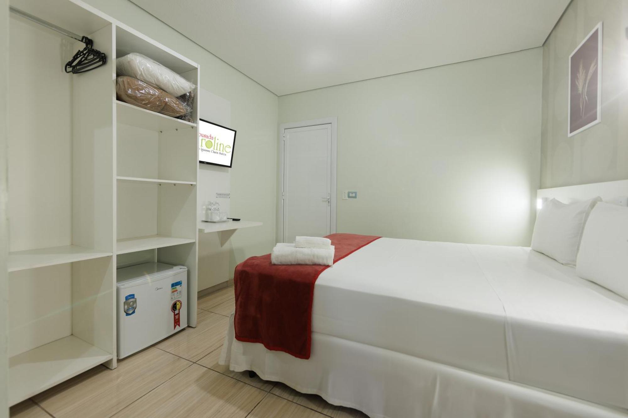 Hotel E Pousada Caroline Фос-ду-Іґуасу Екстер'єр фото